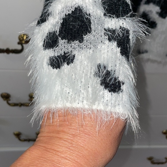 White House Black Market Sweater - Picture 5 of 8